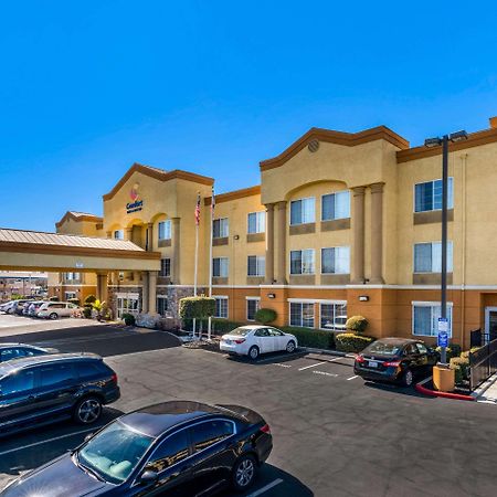 Comfort Inn & Suites Sacramento - University Area Exterior photo