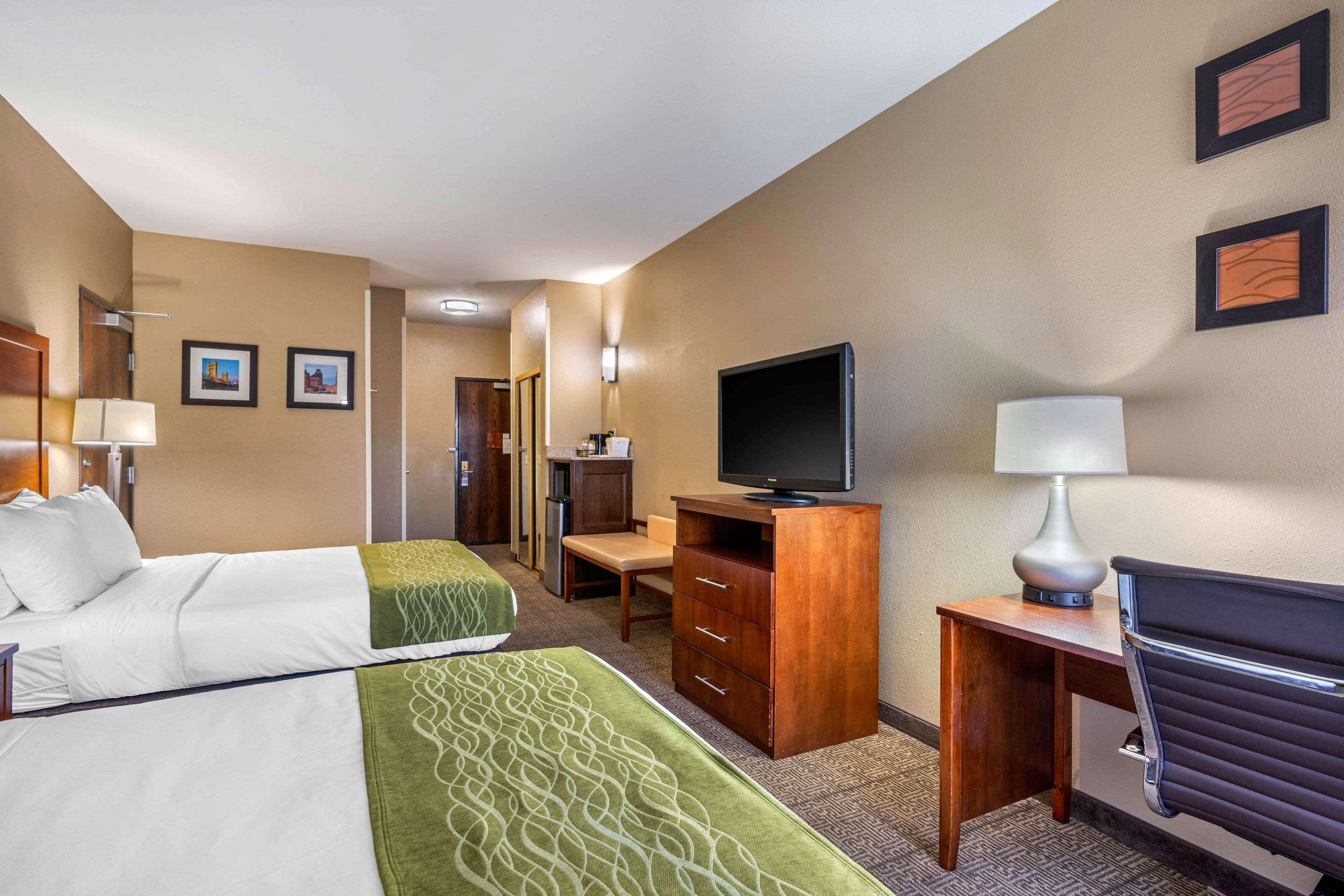 Comfort Inn & Suites Sacramento - University Area Exterior photo