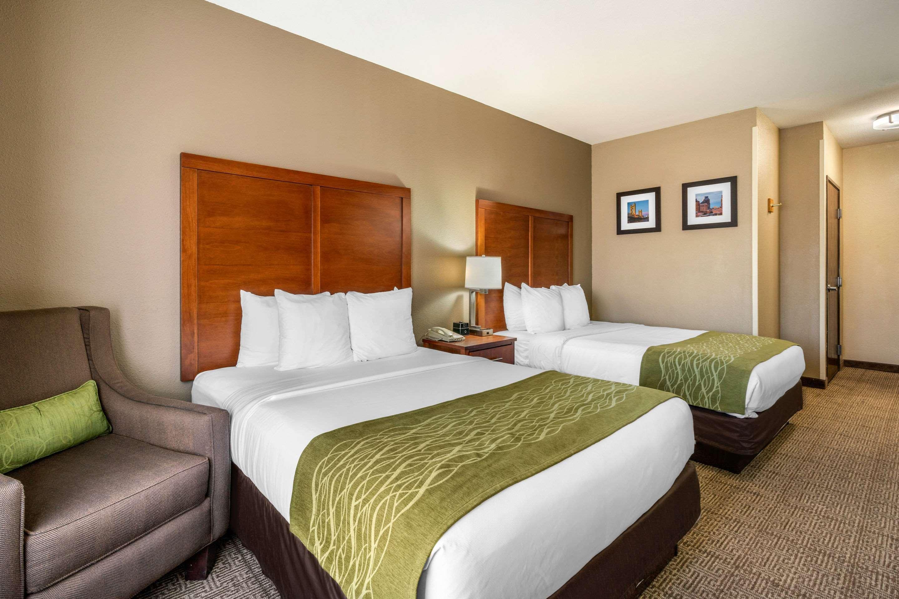 Comfort Inn & Suites Sacramento - University Area Exterior photo