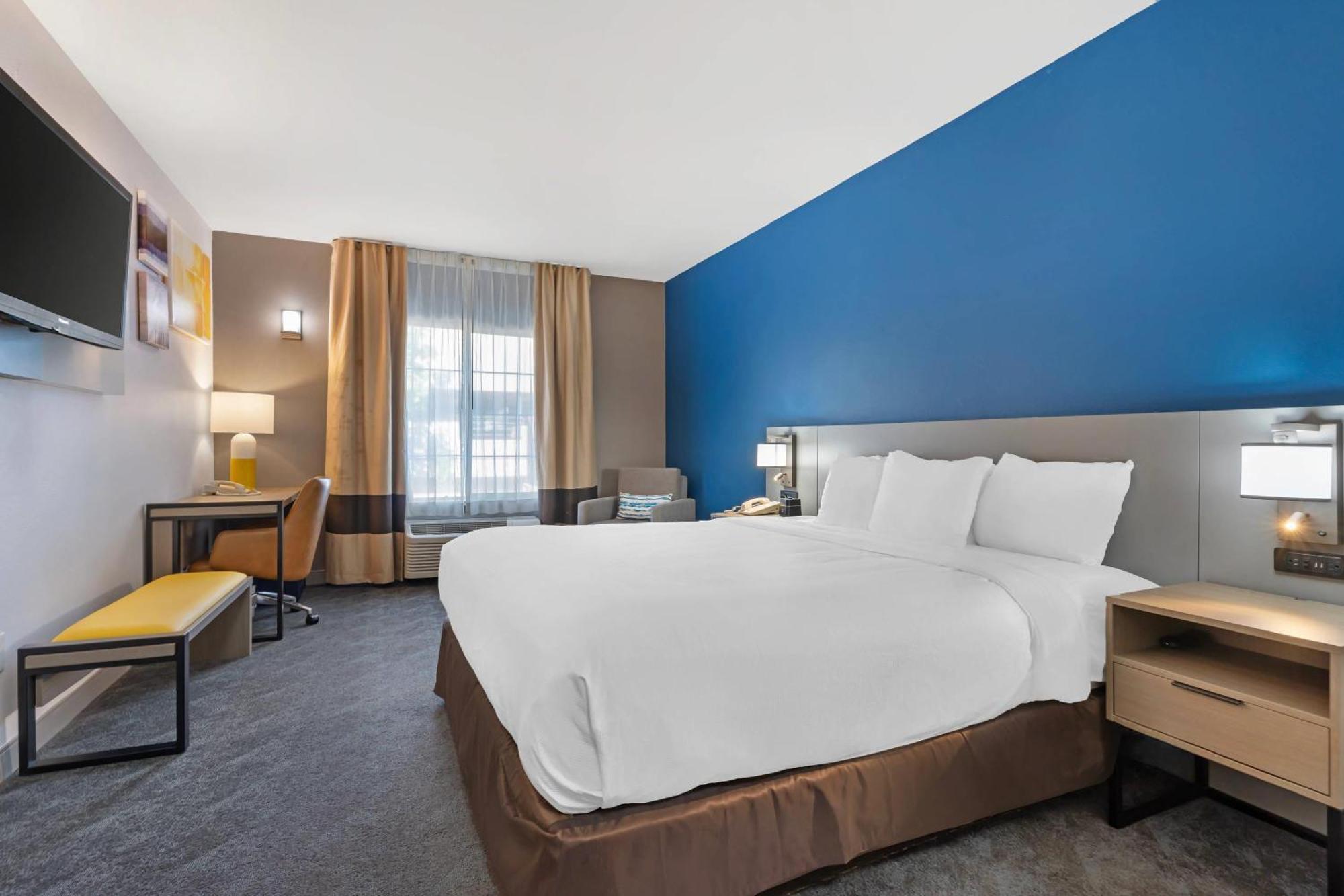Comfort Inn & Suites Sacramento - University Area Exterior photo