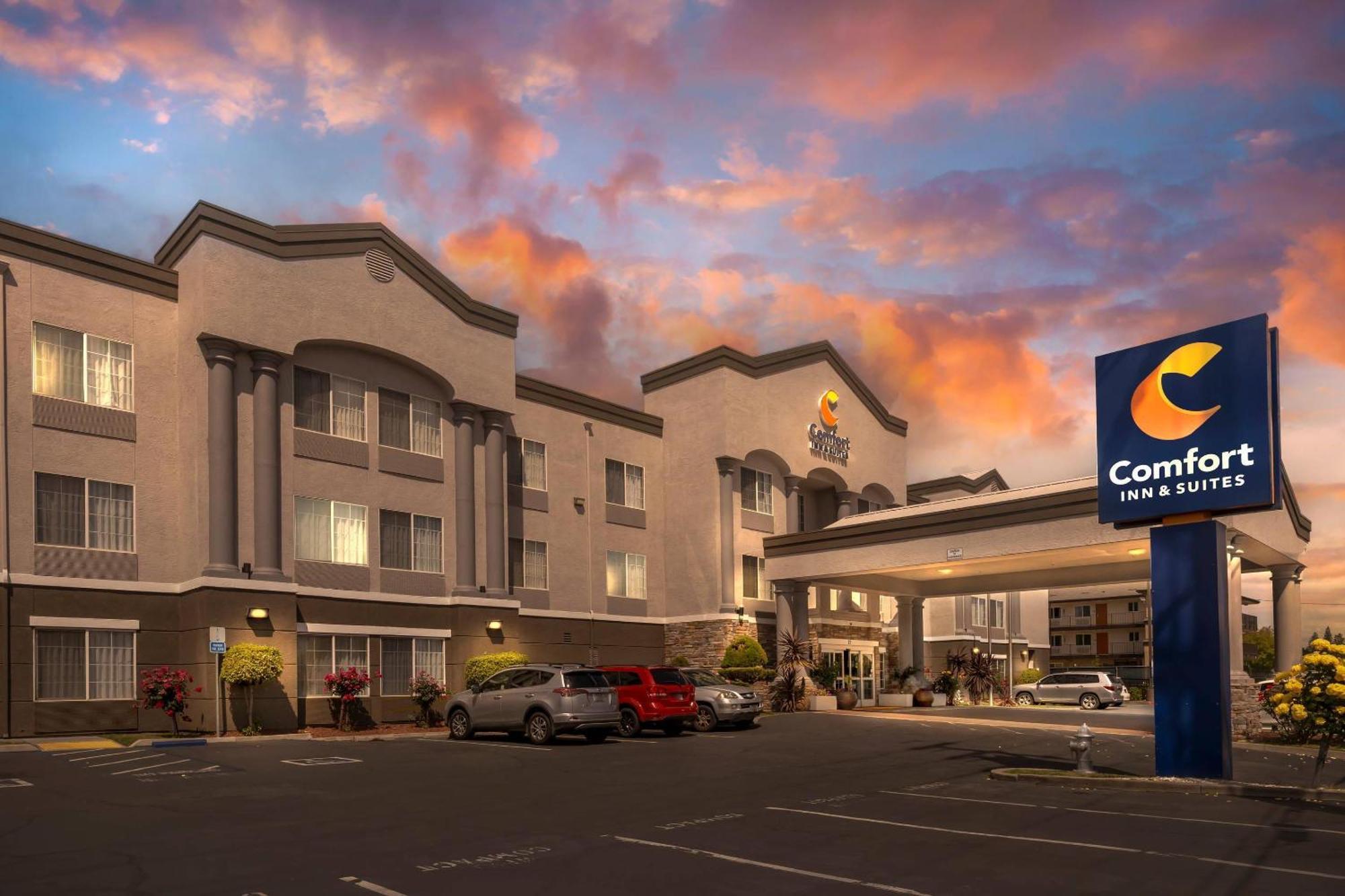 Comfort Inn & Suites Sacramento - University Area Exterior photo